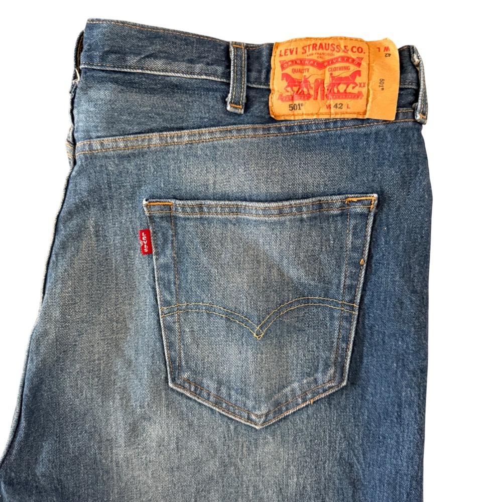 Vintage Levi's 501 Denim Shorts Men's 42‎ Button Fly Distressed Knee-Length